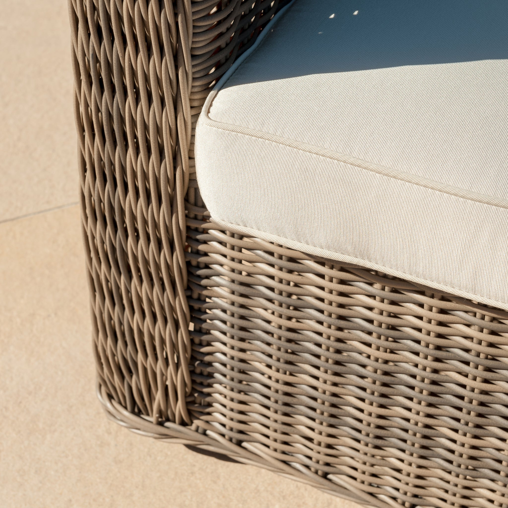 DetailsResineCoussinCalviSepiae7fb920c73e44da7ad5583dfb45cb968 Mobellianova